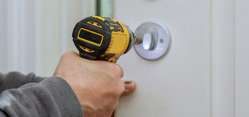 Street Locksmith For Smart Lock Repair in Elk Grove Village, IL